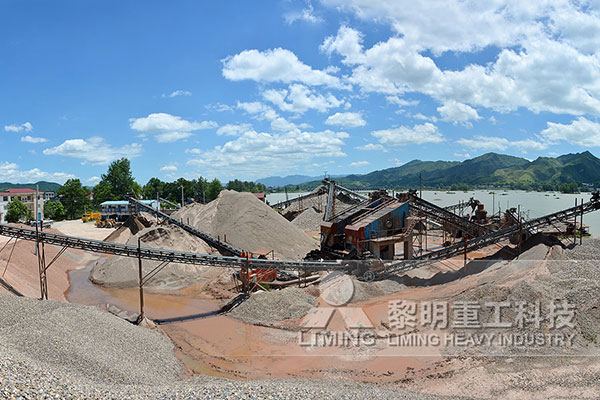 湖南慈利河卵石制砂現場