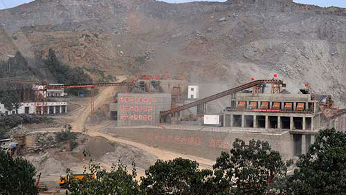 鄂式破碎機工作現場展示圖